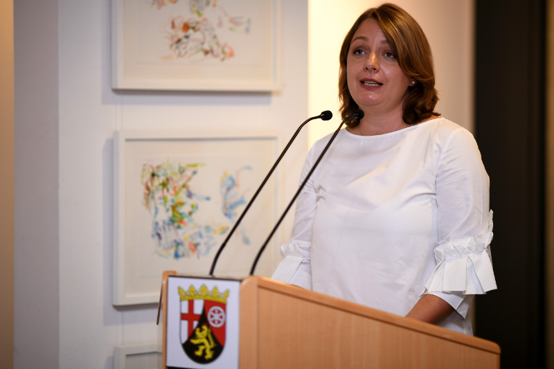 Kirsten Kötter: Artistic research Landtag. In: Bewegte Zeiten, exhibition, Landtag Rheinland-Pfalz,
  Abgeordnetenhaus Mainz, Germany, 04.09.2019 - 10.10.2019, exhibition opening, Dr. Ana Karaminova (art historian).
  Photograph: Landtag Rheinland-Pfalz</span> / Andreas Linsenmann